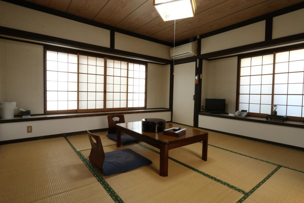 Отель Yunomoto Onsen Мияконодзё Экстерьер фото